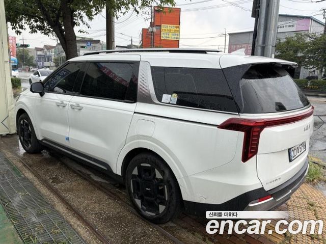 Kia Carnival HEV 9seater Signature 2024 — пробег 42 394 км