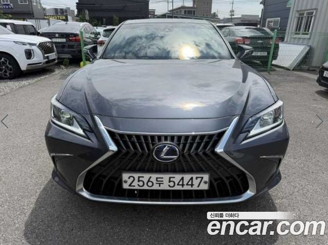 Lexus ES Luxury 2021 — пробег 15 040 км