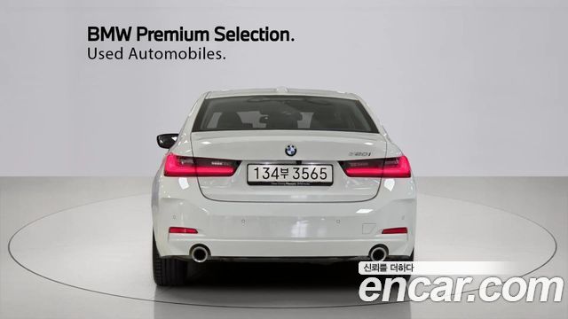 BMW 3-Series 320i — пробег 7 120 км — фото 4 из 5