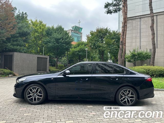 BMW 5-Series 520i M Sport — пробег 3 500 км — фото 4 из 5