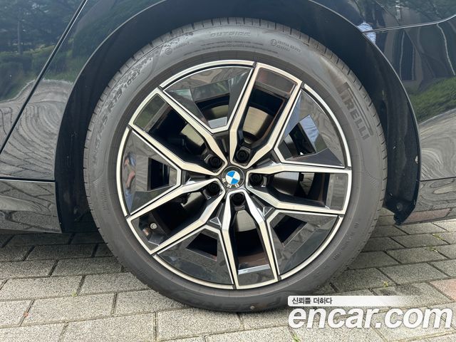 BMW 5-Series 520i M Sport — пробег 3 500 км — фото 5 из 5