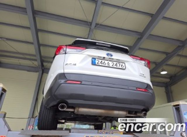 Toyota RAV4 2.5 2WD Hybrid 2021 — пробег 47 677 км