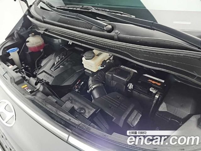 Hyundai Staria L3.5 Cargo 5-Seater Modern — пробег 96 778 км