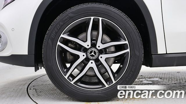 Mercedes-Benz GLA-Class GLA220 Premium — пробег 36 931 км