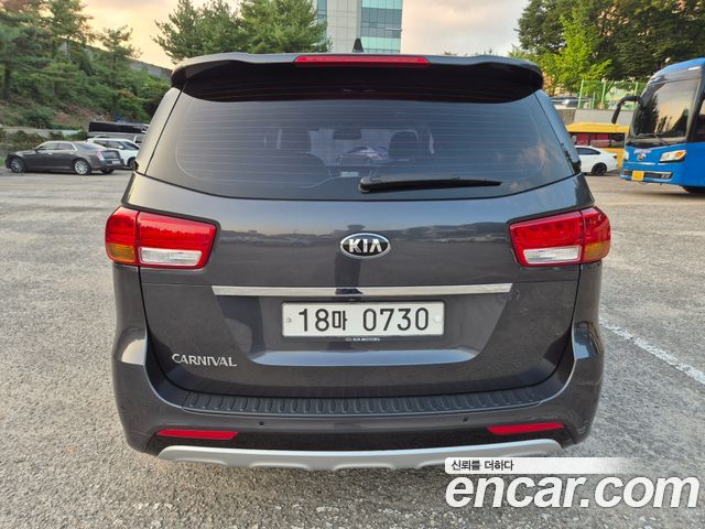 Kia Carnival 9-seater Prestige — пробег 195 000 км
