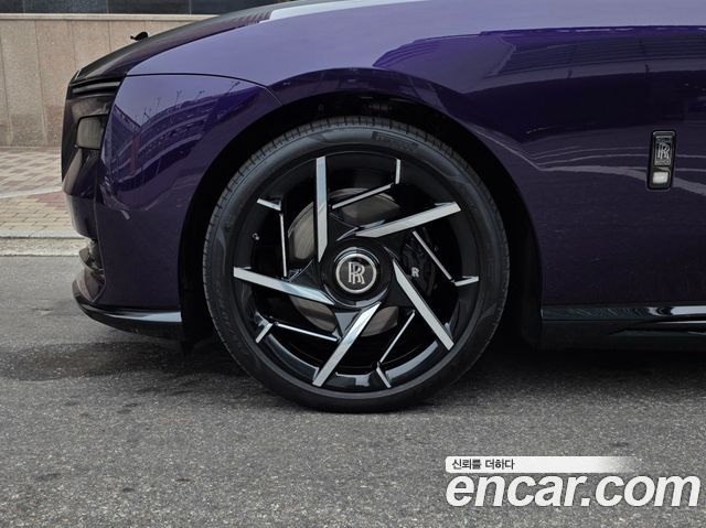 Rolls-Royce Spectre Coupe Black Badge — пробег 10 300 км