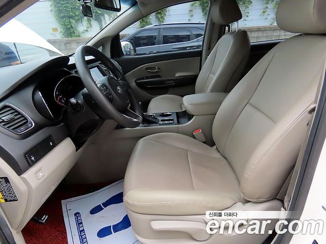 Kia Carnival 11-Seater Deluxe — пробег 98 996 км