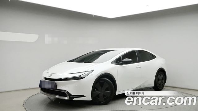 Toyota Prius 2.0 PHEV SE — пробег 13 824 км — фото 3 из 5