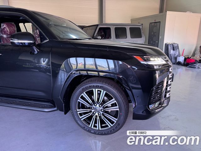 Lexus LX 700h Luxury — пробег 10 км