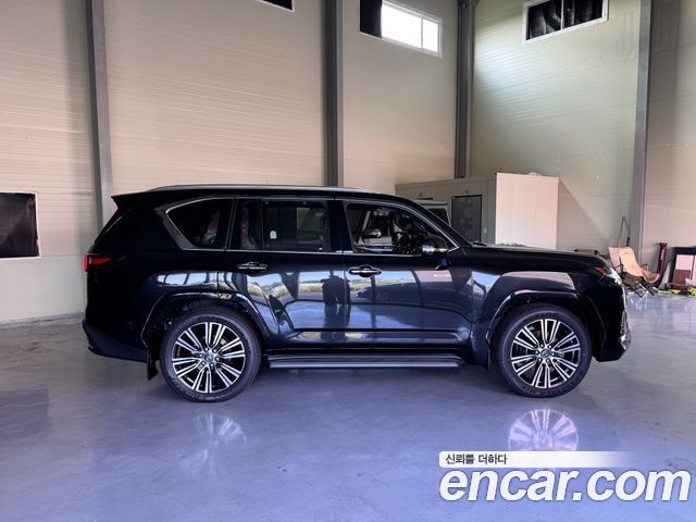 Lexus LX 700h Luxury — пробег 10 км
