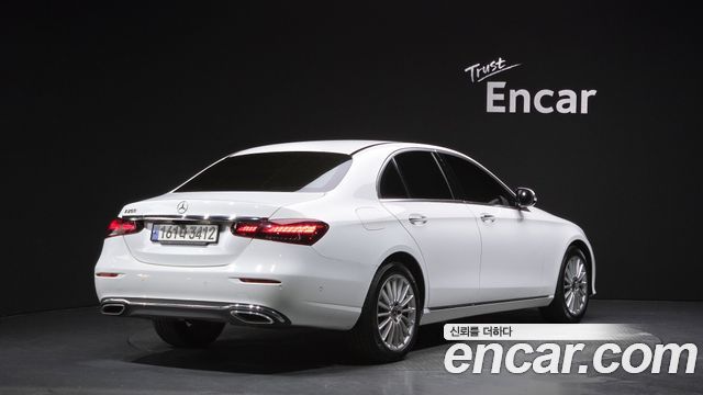 Mercedes-Benz E-Class из Кореи Encar