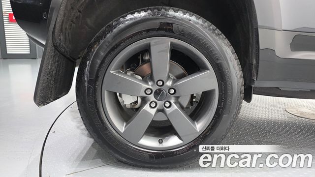 Land Rover Defender 110 P300 X-Dynamic SE — пробег 2 280 км — фото 5 из 5