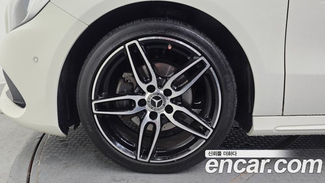Mercedes-Benz A-Class A200 AMG Line — пробег 64 324 км