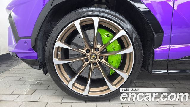 Lamborghini Urus из Кореи Encar