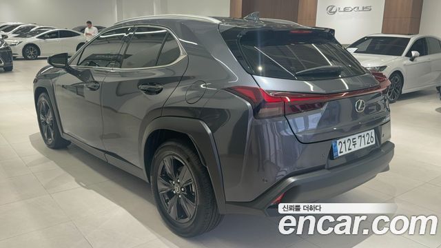 Lexus UX 2.0 2WD — пробег 8 360 км — фото 2 из 5