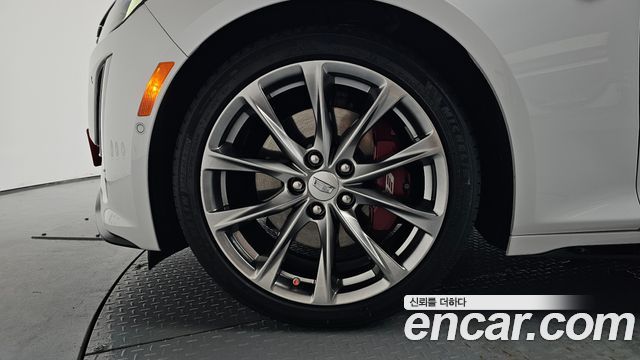 Cadillac CT5 2.0 Sport — пробег 34 383 км