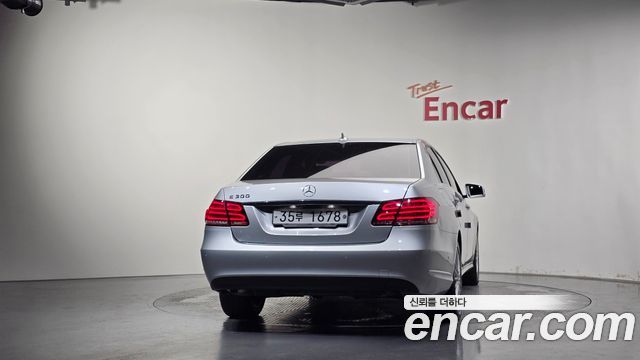 Mercedes-Benz E-Class E300 Elegance — пробег 85 370 км — фото 4 из 5