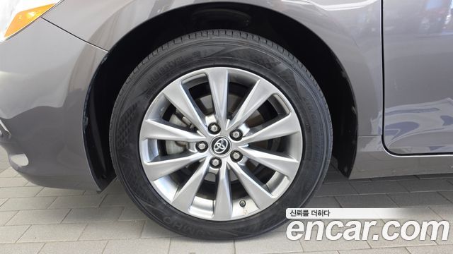 Toyota Camry Hybrid XLE — пробег 126 801 км — фото 5 из 5