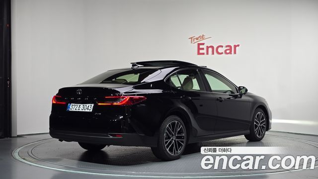 Toyota Camry 2.5 XLE Premium Hybrid — пробег 21 км — фото 2 из 5