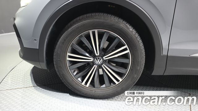 Volkswagen Tiguan 2.0 TDI Premium — пробег 24 114 км — фото 5 из 5