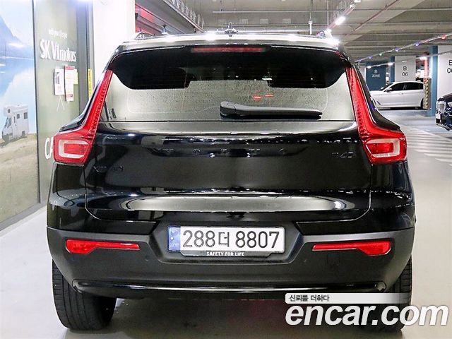 Volvo XC40 B4 Black Edition — пробег 45 826 км
