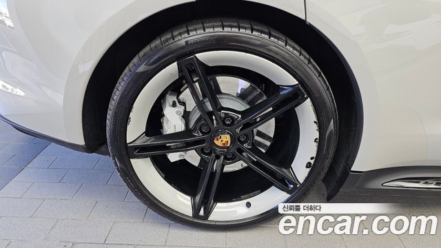 Porsche Taycan GTS — пробег 51 733 км — фото 5 из 5