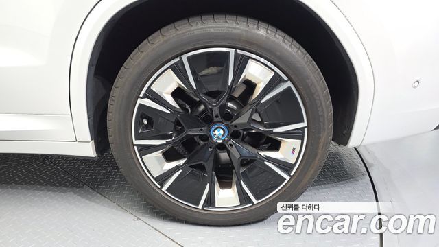 BMW iX3 M Sports — пробег 19 837 км — фото 5 из 5