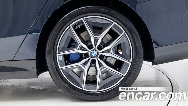 BMW 5-Series 520i M Sport — пробег 10 500 км — фото 5 из 5