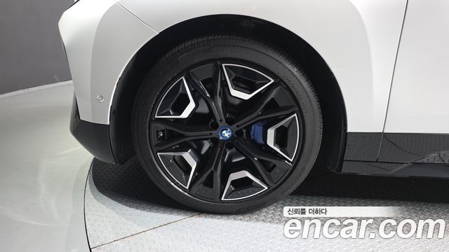 BMW iX xDrive50 Sports Plus — пробег 49 567 км — фото 5 из 5