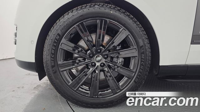 Land Rover Range Rover P550E AB — пробег 2 325 км