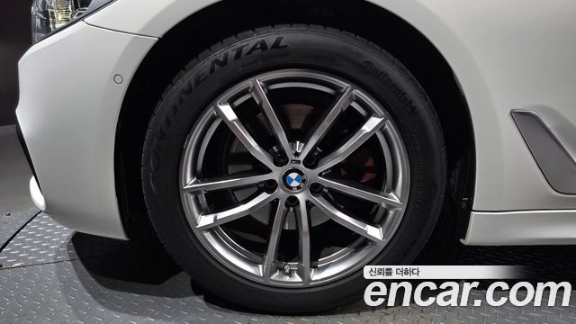 BMW 5-Series 520d xDrive M Sport Package Plus — пробег 150 822 км — фото 5 из 5