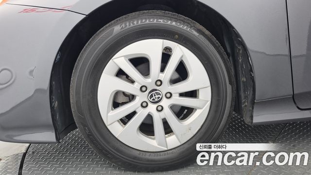 Toyota Prius 1.8 E — пробег 98 202 км — фото 5 из 5
