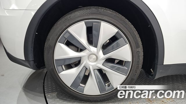 Tesla Model Y RWD — пробег 52 933 км — фото 5 из 5