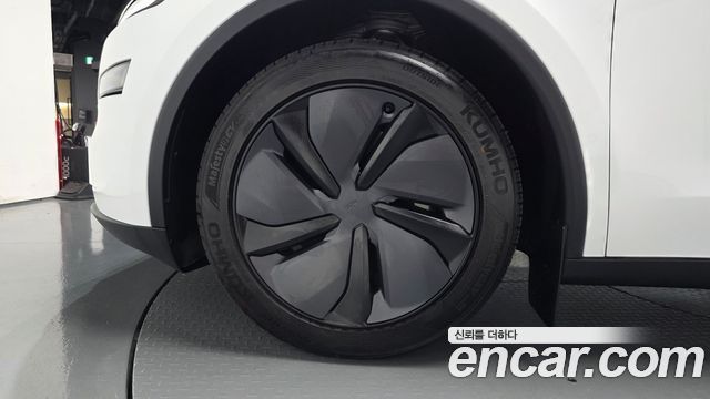 Tesla Model Y Premium Long Range AWD — пробег 2 250 км — фото 5 из 5