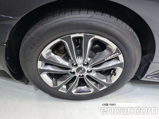 Kia Carnival 9-seater Prestige — пробег 86 142 км — фото 5 из 5
