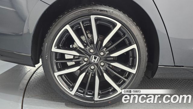 Honda Accord 2.0 Hybrid Touring — пробег 16 141 км — фото 5 из 5