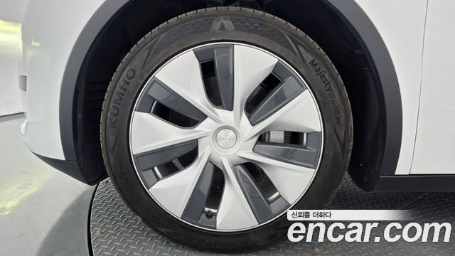 Tesla Model Y RWD — пробег 23 968 км — фото 5 из 5