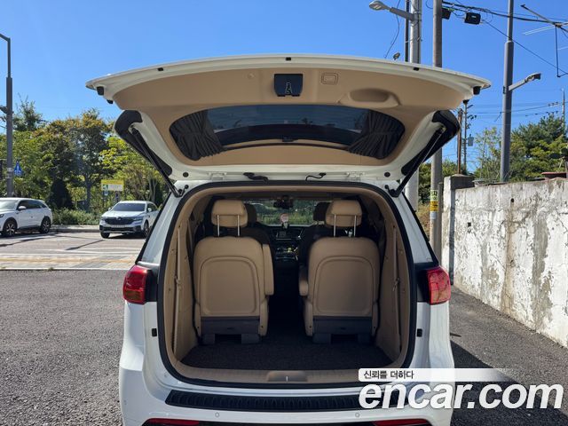 Kia Carnival Gasoline 9-seater Hi-Limousine Noblesse — пробег 44 000 км — фото 5 из 5