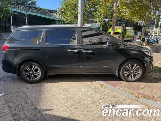 Kia Carnival 9-Seater Luxury — пробег 60 688 км — фото 5 из 5
