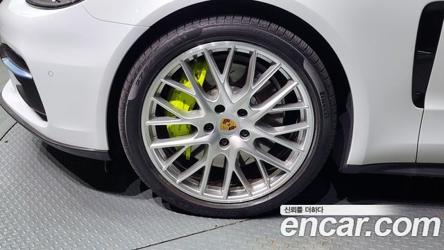 Porsche Panamera 2.9 AWD E-Hybrid — пробег 55 614 км