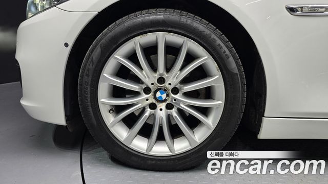 BMW 5-Series 528i xDrive Luxury — пробег 136 903 км