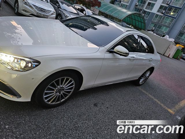 Mercedes-Benz E-Class E250 Exclusive — пробег 25 000 км — фото 3 из 5