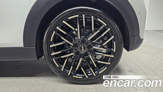Mini Cooper Favoured — пробег 2 963 км