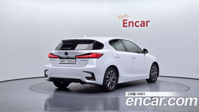 Lexus CT200h из Кореи Encar