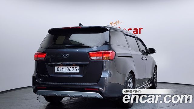 Kia Carnival из Кореи Encar