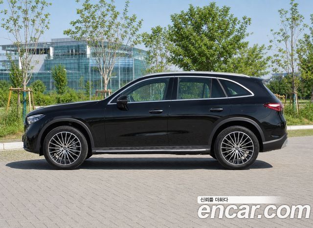 Mercedes-Benz GLC-Class GLC300 4MATIC AMG Line — пробег 25 000 км — фото 5 из 5