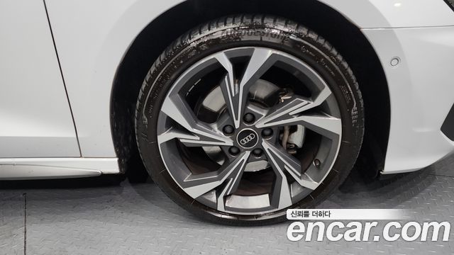 Audi A3 40 TFSI Premium — пробег 30 611 км