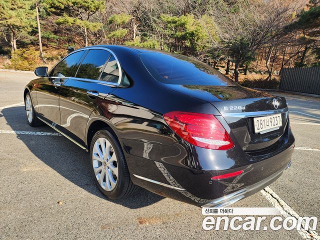 Mercedes-Benz E-Class из Кореи Encar