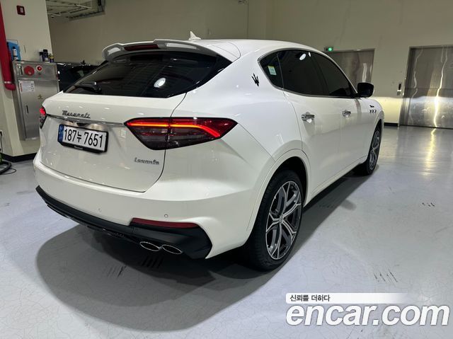 Maserati Levante из Кореи Encar