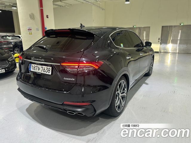 Maserati Levante из Кореи Encar